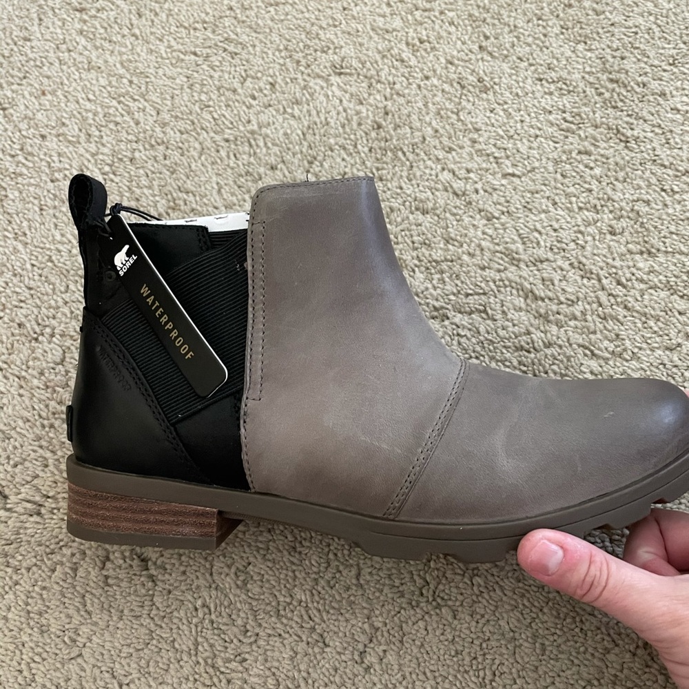 BNIB Sorel Emelie Chelsea Boots in Quarry Sz 10.5